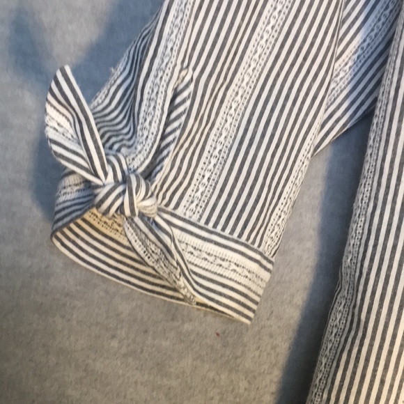ANNE KLEIN 100% Cotton Striped Shirt w/Logo Buttons Tie Accents on 3/4 Sleeves - Picture 7 of 15